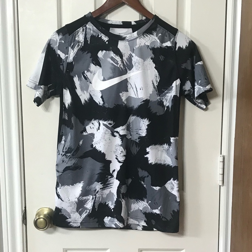 Boys Nike dri fit tee